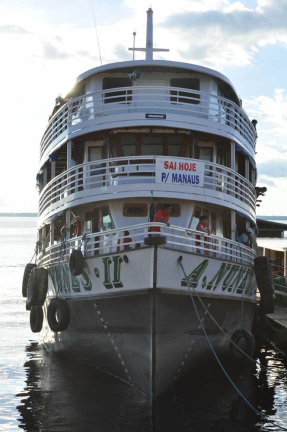 Nosso barco para descer o Rio Solimões, ainda em Tefé, no Amazonas